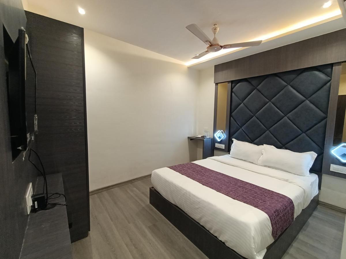 Hotel Classio Andheri - Near Dn Nagar Metro Station Bombay Exterior foto